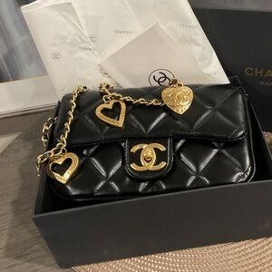 Novelty VIP Quilted shoulder bag